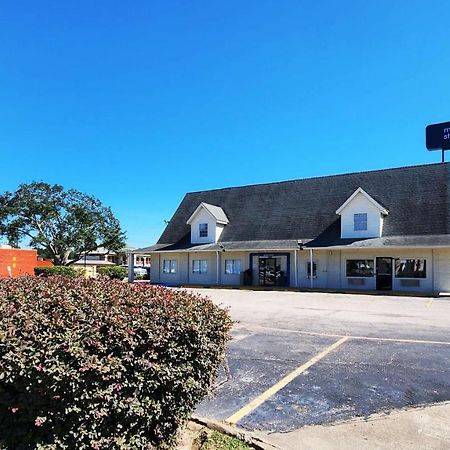 Studio 6 Webster Tx Houston Nasa Lake Exterior photo
